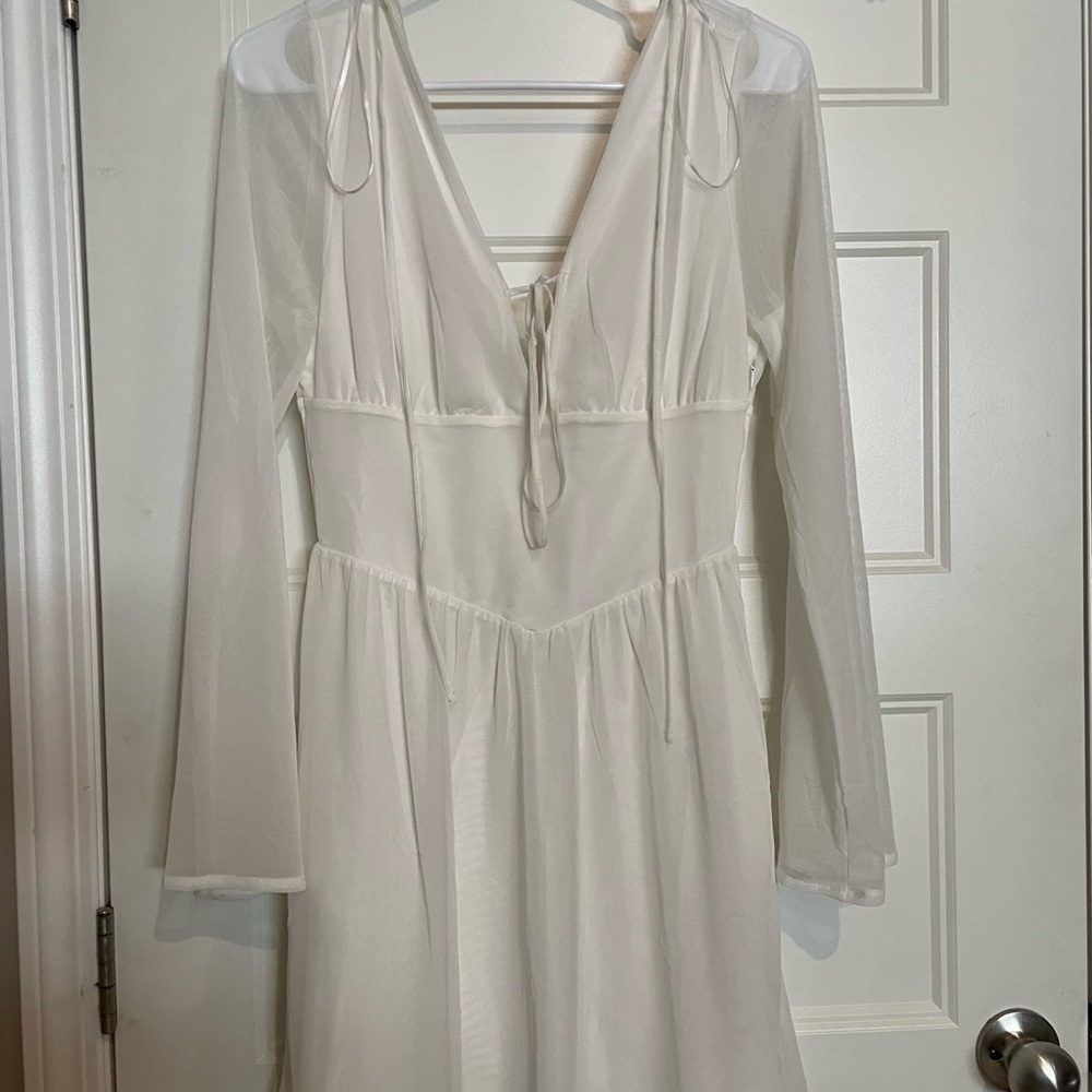 H&M Divided White Long Sleeve Dress
